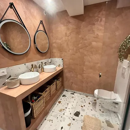 Centre Historique, Ideal Couple Апартаменты Йер