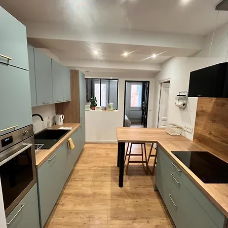 Centre Historique, Ideal Couple *