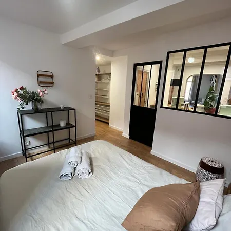 Centre Historique, Ideal Couple Апартаменты *