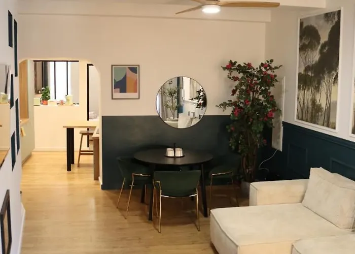 Centre Historique, Ideal Couple Apartment