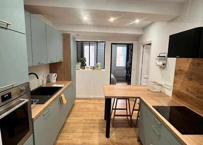 Centre Historique, Ideal Couple *