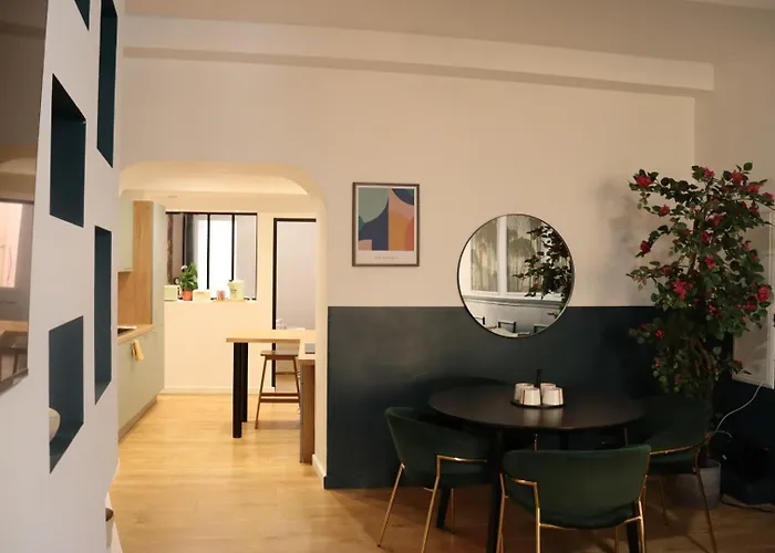 Centre Historique, Ideal Couple Apartment *