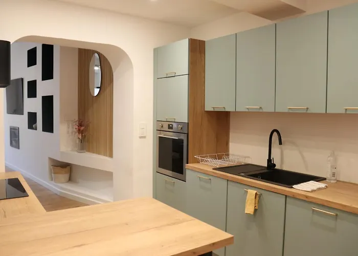 Centre Historique, Ideal Couple Apartment