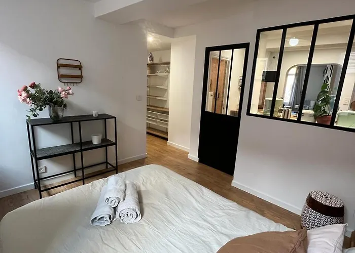 Centre Historique, Ideal Couple Apartment *